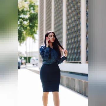 Siyah Yırtmaçlı Kalem Etek